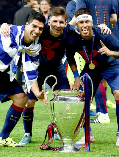 记者：西海岸外援戴维森回巴西接受鼻梁手术，无缘中超末轮（记者：西海岸外援戴维森返巴西做鼻梁手术，将缺席中超收官战）