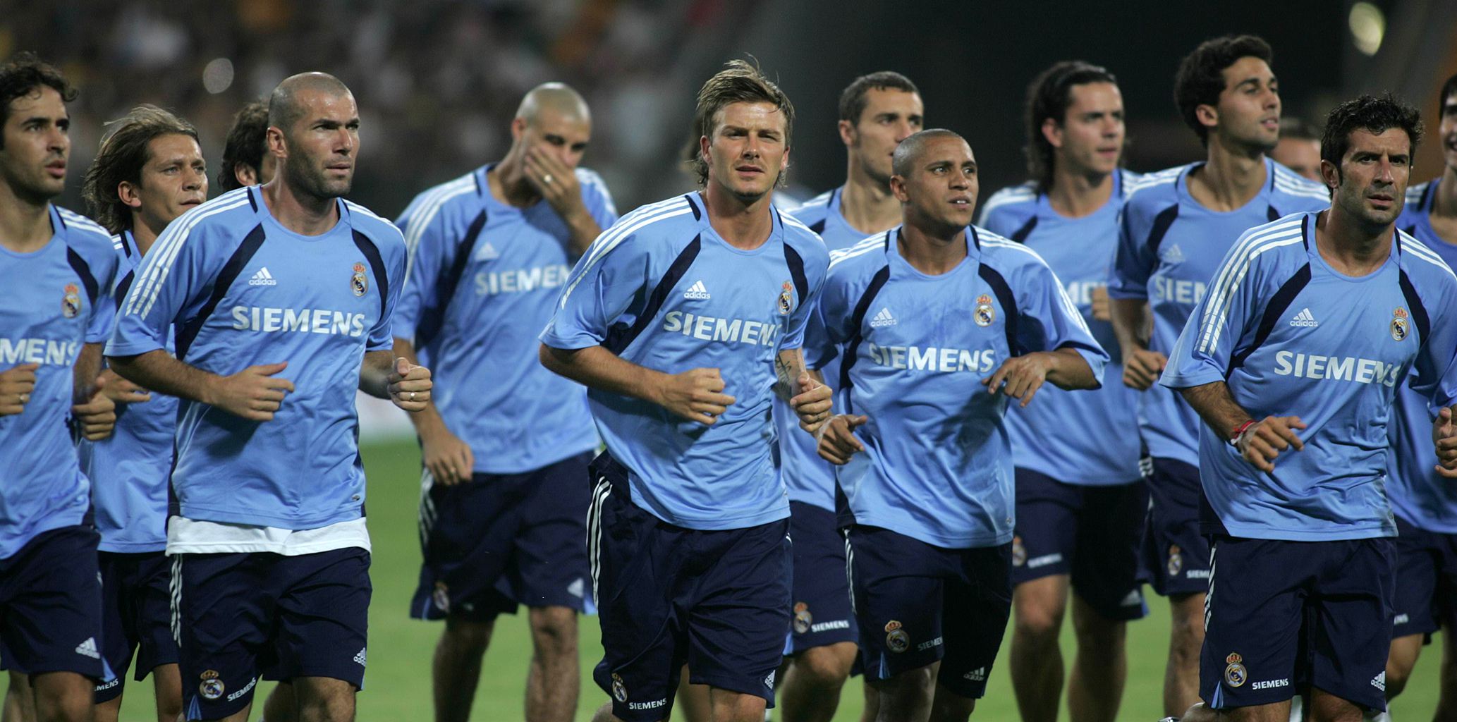 英超半场：阿马德破僵，卡塞米罗破门，曼联暂2-1伯恩茅斯（英超半场战报：阿马德首开纪录，卡塞米罗建功，曼联暂以2-1领先伯恩茅斯）