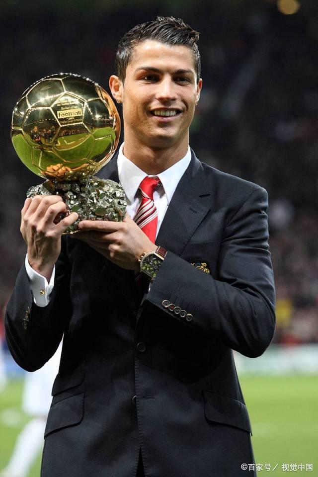 队报专栏：登贝莱，一个无私男人成为法国年度英雄的故事（队报专栏：登贝莱，一位无私者的法国年度英雄之路）