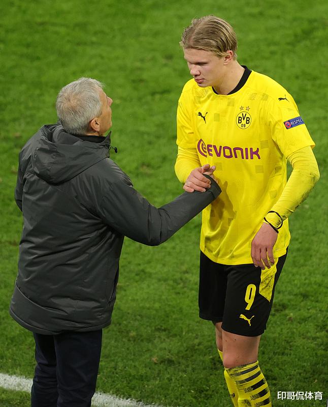 记者：因球员和教练组赛后未与媒体互动，埃及被非洲足联罚款（记者：埃及队赛后未与媒体交流，遭非洲足联罚款）