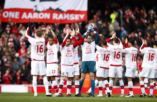 表现惊艳！伊力福拉提10中6贡献17分&半场上演精彩压哨