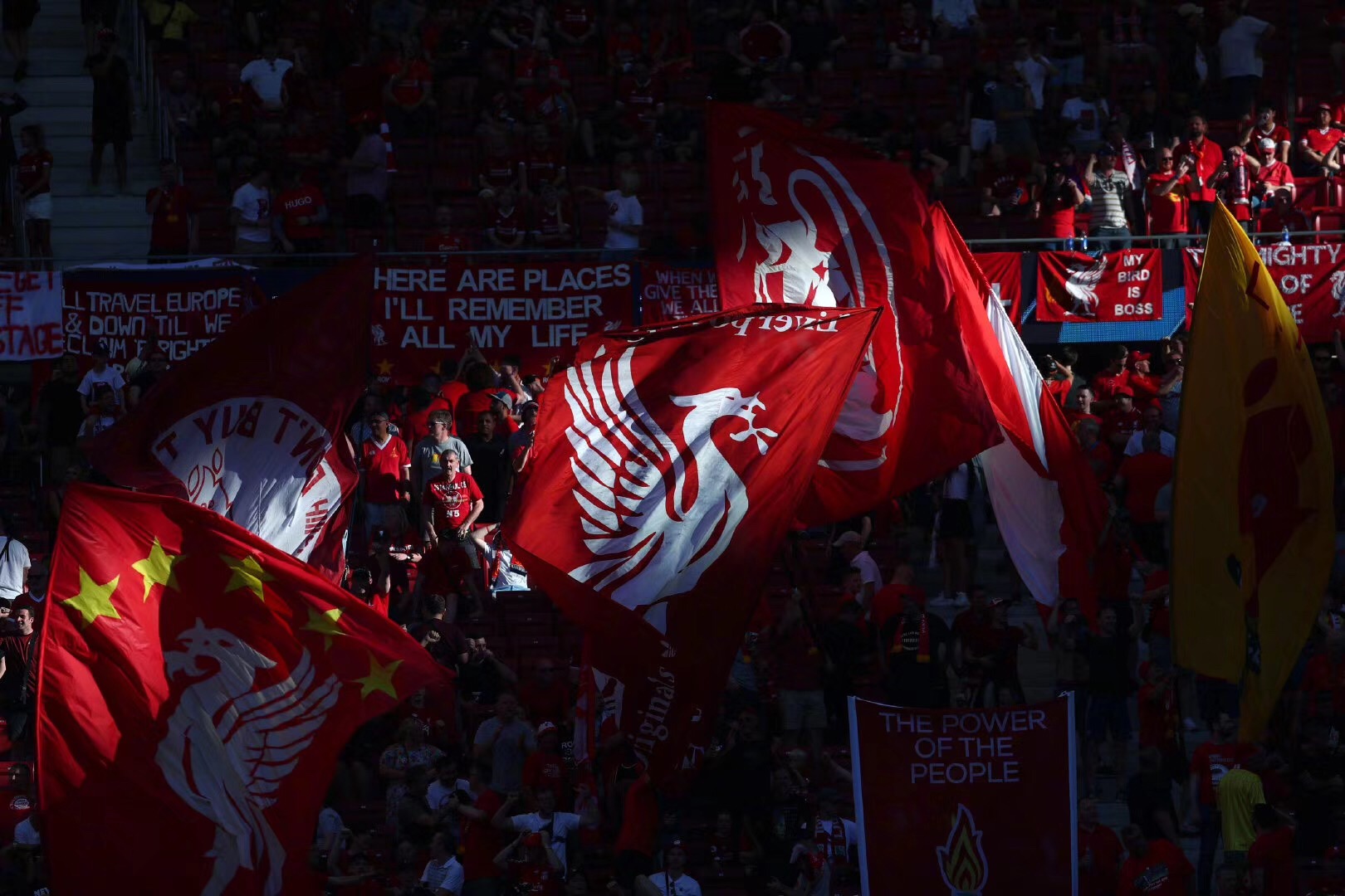 WBC撤销特伦斯·克劳福德世界拳王头衔，因其未支付认证费用，引发争议并导致空缺。