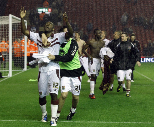 法媒：加扎尔在没资格的情况下代表里昂出战欧联被欧足联调查（法媒称欧足联立案调查：加扎尔疑无资格仍为里昂出战欧联）