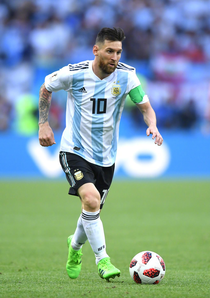 记者：下个月刘祝润就要当爸爸了，孩子会在大连出生