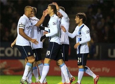 曼晚：巴莱巴在非洲杯遭遇伤病，若不严重曼联将继续追求他（曼晚：巴莱巴非洲杯受伤，若伤情无大碍曼联仍将推进引进）