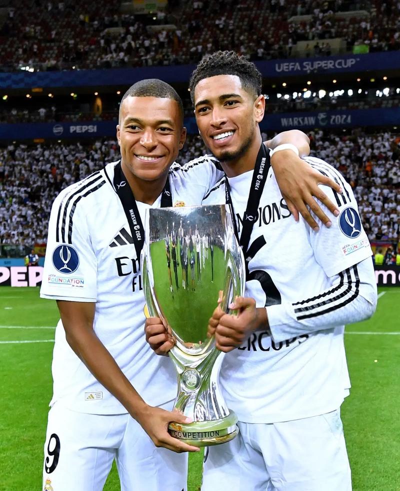 皇马已经没油了？ 四大新援全部搁浅，姆巴佩成为唯一希望!（皇马后劲不足？四大引援全部停滞，姆巴佩成唯一寄托）