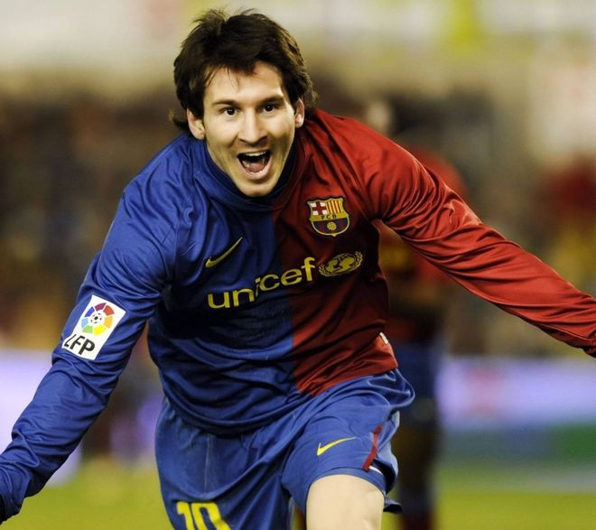 意甲官方：科莫主帅小法挑衅对手，停赛1场并罚款5000欧（意甲官方处罚：科莫主帅小法因挑衅对手被禁赛一场并罚款5000欧元）